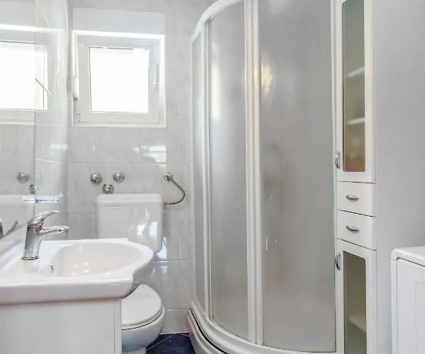 Sparadici 10015b Apartman